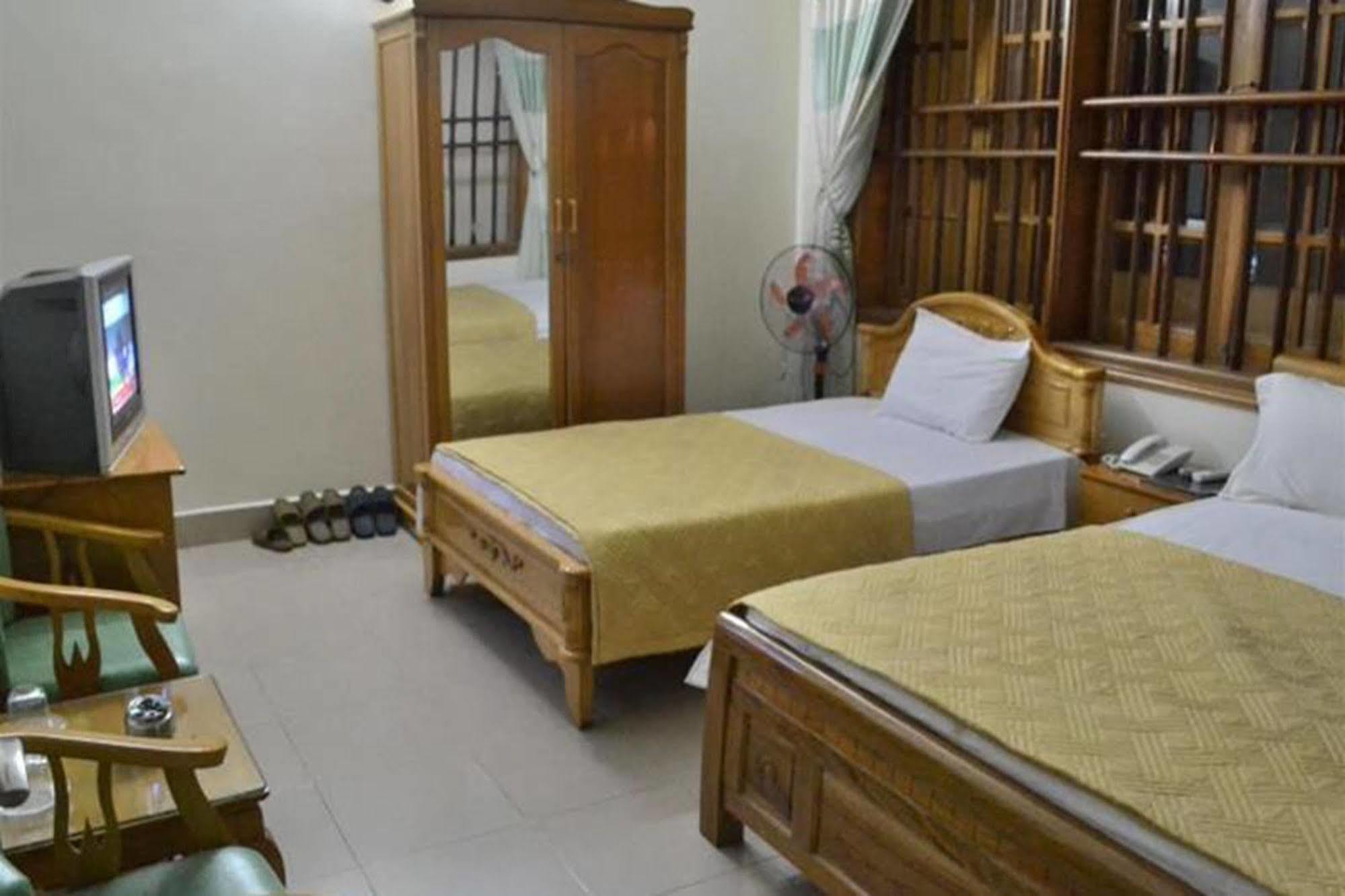 Hoang Ngoc Hotel Dong Khe Sau エクステリア 写真